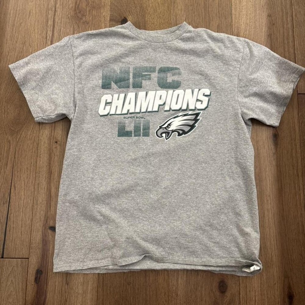 Philadelphia Eagles Super Bowl Champions T-Shirt Retro NFL Graphic Tee Gildan
